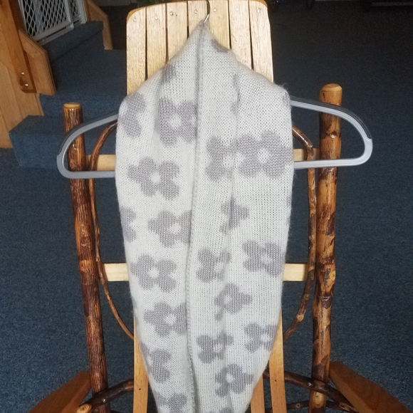 Sale Item❄️Infinity Winter Scarf ❄🎀 - Picture 2 of 4